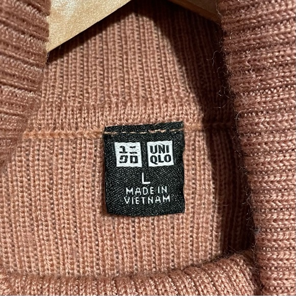 Uniqlo extra fine merino wool turtleneck sweater - Picture 4 of 4